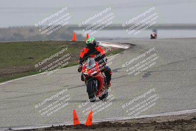 media/Nov-29-2025-TrackDaz (Sat) [[10ae2d9bce]]/B Group/Session 3 (Outside Grapevine)/